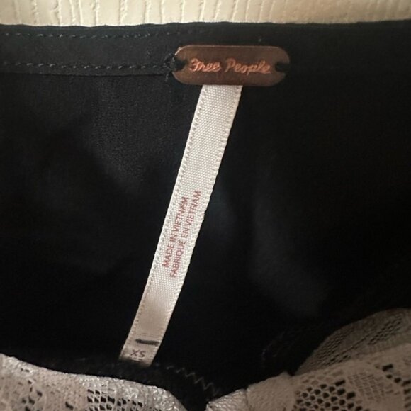 Free people‎ - Picture 2 of 4